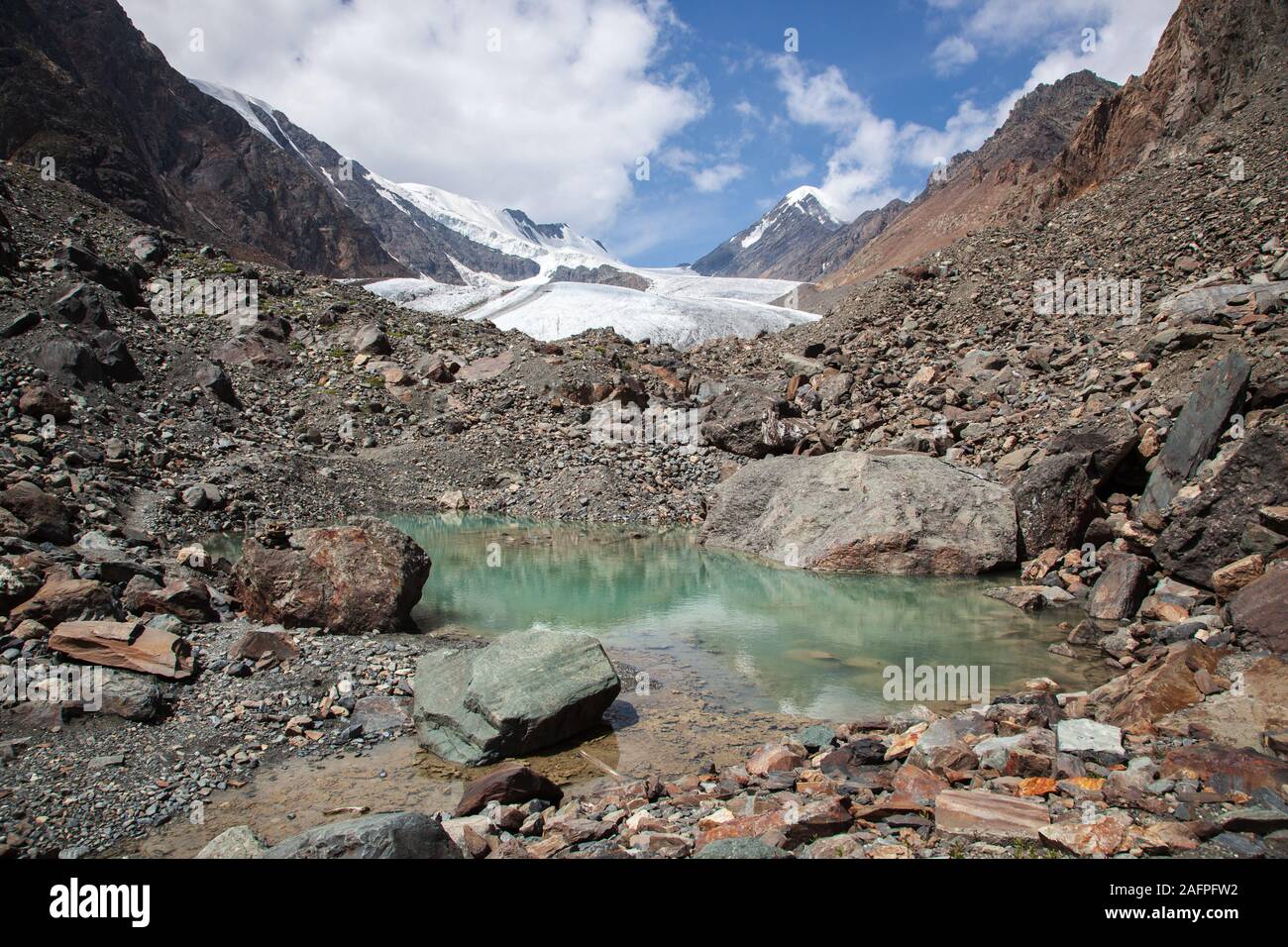 Altai lago di montagna neve glacier Foto Stock