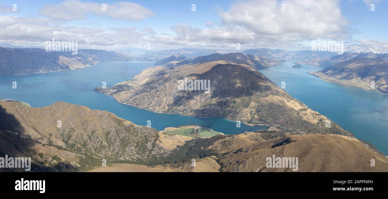 Vista del lago Hawea e il lago Wanaka, Nuova Zelanda Foto Stock