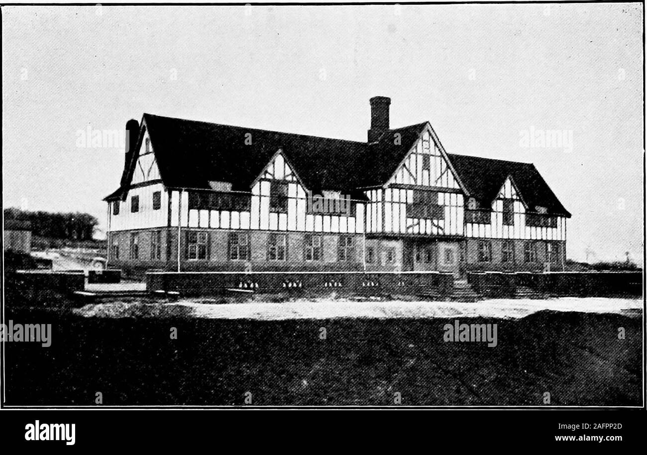 . Letchworth Garden City in cinquantacinque fotografie. ANOR HOUSEOVERLOOKING LETCHWORTH PARK il Letchworth Hall Hotel si trova appena al di fuori del giardino Citytown area, in uno dei luoghi più suggestivi dell'Estate. È excel-lently situato per una vacanza tranquilla e allo stesso tempo vicino a theattractions di Letchworth e a un'ora da Londra. La tariffa è moderateand la cucina eccellente. Esso confina con il campo da Golf, ed è un hotel ufficiale dell'Automobile Club. Letchworth Hall HotelLetchworth, Herts.titolari: prima città giardino, Ltd.direttrice: onorevole HopkinsTelephone: ii LetchworthTelegrams: H Foto Stock