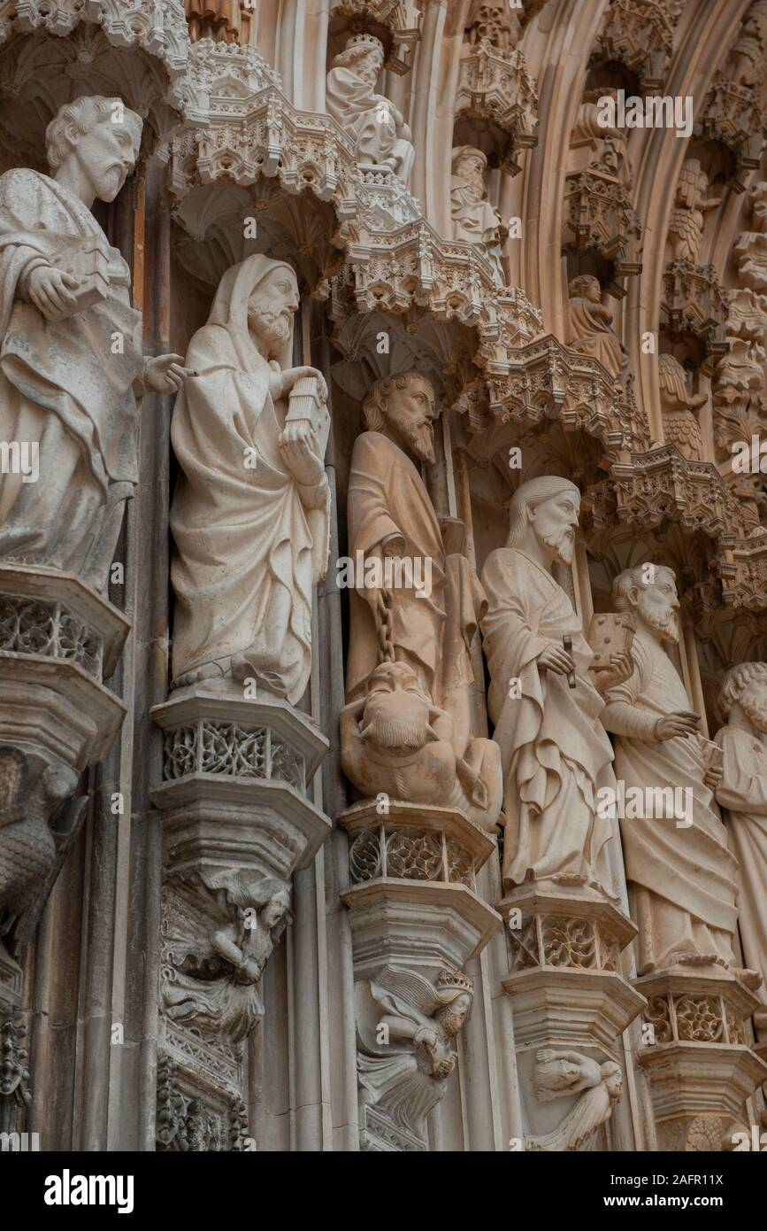 Apostolo con il diavolo incatenato, Monastero di Batalha, Batalha, Leiria, Centro regione, Portogallo, Europa Foto Stock