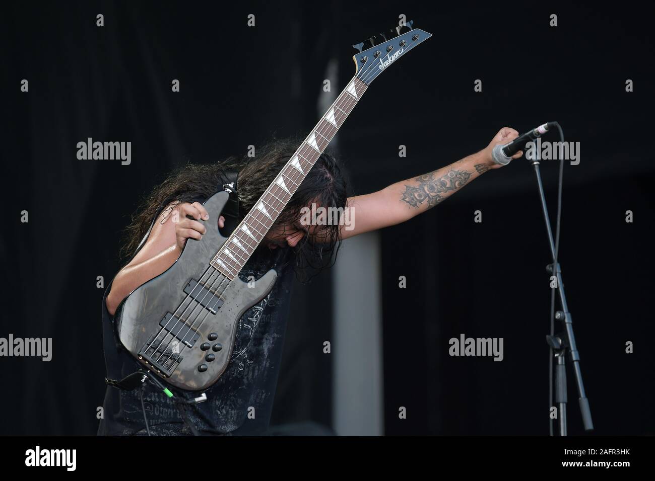 Rio de Janeiro, Brasile, 4 ottobre 2019. Il bassista Rafael Yamada della rock band Claustrofobia durante uno spettacolo al Rock di Rio a Rio de Janeiro. Foto Stock