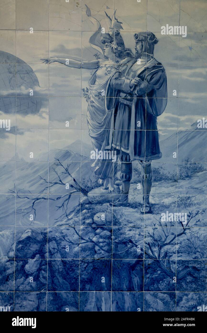 Piastrelle Azulejo che mostrano scena dal poema i Lusiadi del poeta portoghese Luís de Camões, veranda del Buaco Palace Hotel, Luso, Mealhada, Portogallo Foto Stock