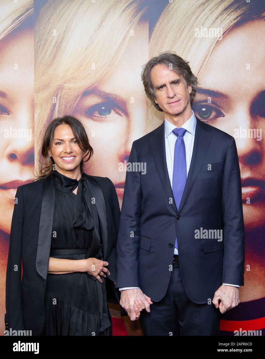 New York, Stati Uniti. Xvi Dec, 2019. Jay Roach e Susanna Hoffs arrivano sul tappeto rosso al speciale proiezione di Bombshell al jazz presso il Lincoln Center di Frederick P. Rose Hall il lunedì, 16 dicembre 2019 nella città di New York. Foto di Serena Xu-Ning Carr/UPI Credito: UPI/Alamy Live News Foto Stock