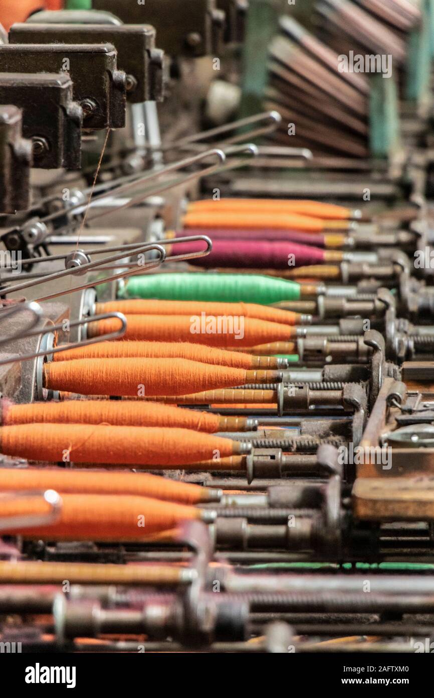 Close up di macchinari tessili in Sir Richard Arkwright's cotclose fino di machineryton tessili e prodotti tessili mulino a Masson Mills Museum DERBYSHIRE REGNO UNITO Foto Stock