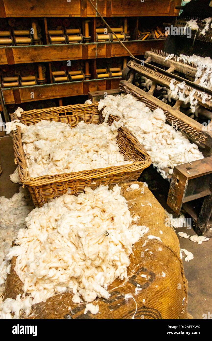 Cesto di cotone greggio bolls nel Sir Richard Arkwright il cotone e il mulino di tessili a Masson Mills Museum DERBYSHIRE REGNO UNITO Foto Stock