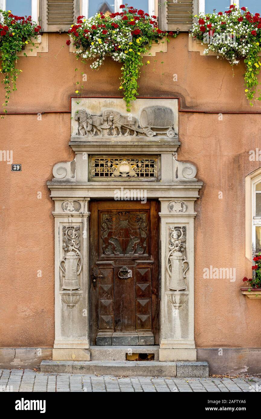 Portale per il ristorante Stadtbraeustueberl, market place, città vecchia, Roth, Media Franconia, Franconia, Baviera, Germania Foto Stock