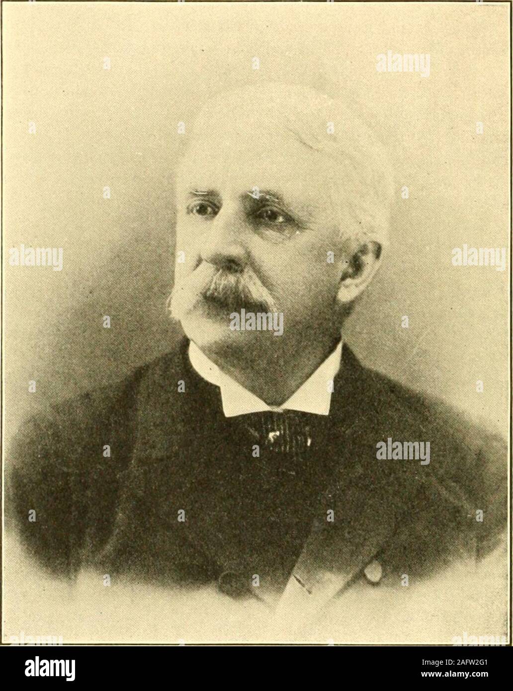 . "Il nostro paese e la sua gente" : una storia di Hampden County, Massachusetts.. Ward è stato professionalmente un.sso-ciated. Jle fu ammesso alla pratica in 1850 e presto becamepartnei con .il Sig. Ashmiiii. Negli anni successivi ha conseguito un highstamling nella professione e fu riconosciuto come uno del piombo-ing corporation avvocati dello stato. Così strettamente infatti hebecome ha identificato con corporation pratica e interessi che forseveral anni egli è stato consulente per il Connecticut i-ier railroad.e nel 1880 è stato eletto presidente della società. Nel 1874 hewas nominato procuratore distrettuale per riuscire il sig. Stearns Foto Stock