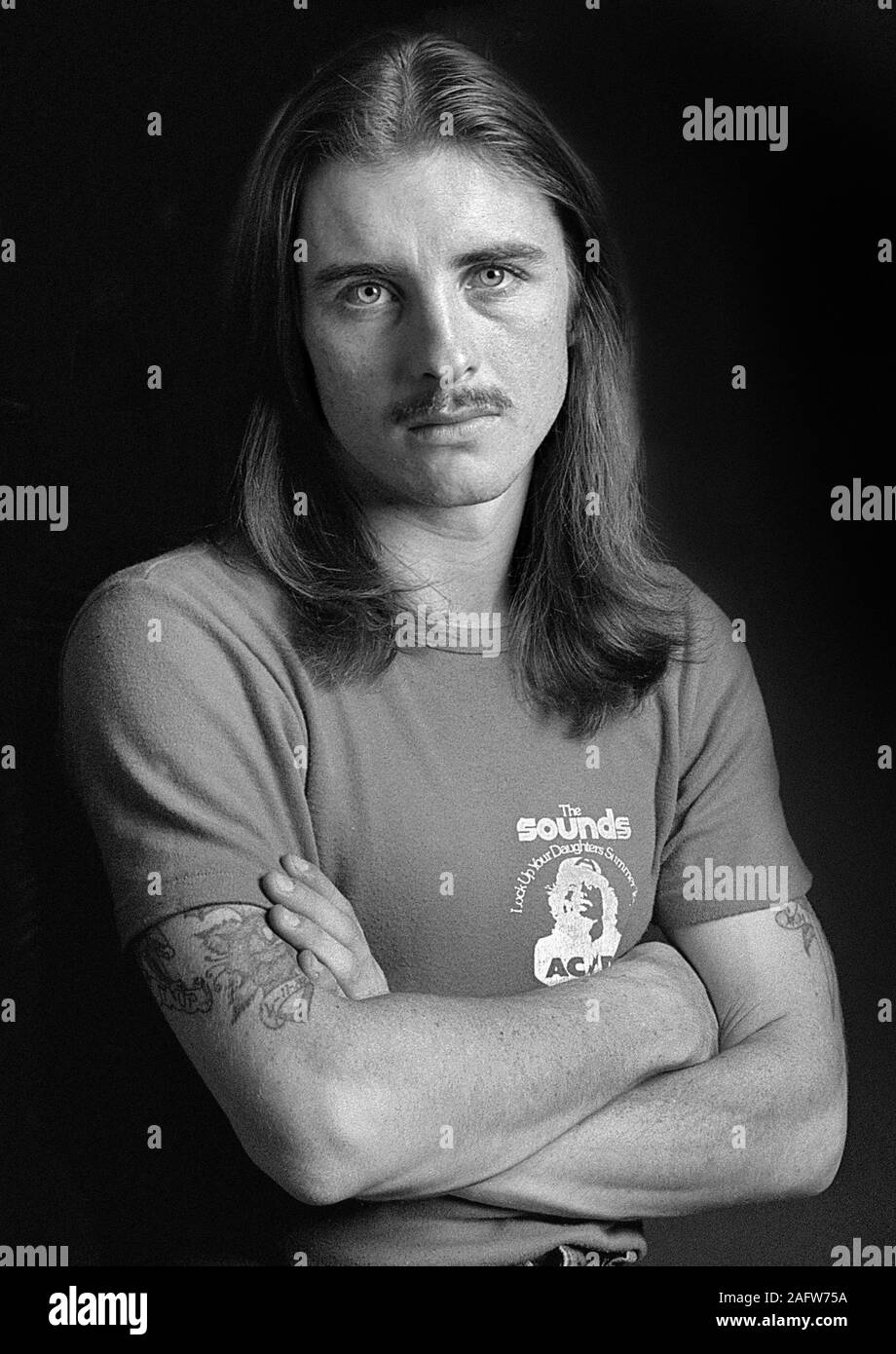 Phil Rudd batterista di AC/DC 1976 Foto stock - Alamy