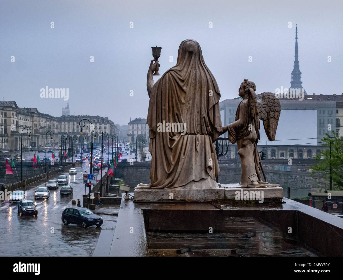 La città di Torino in un giorno di pioggia Foto Stock