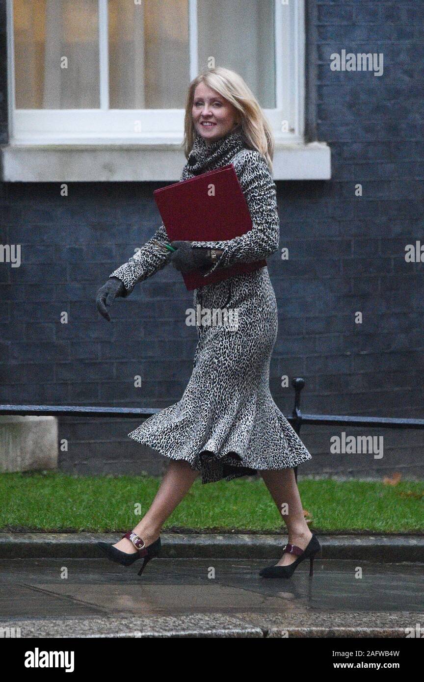 Ministro di Stato per l'alloggiamento di Esther McVey arrivando a Downing Street, Londra per la prima riunione del gabinetto dopo che il Partito conservatore ha vinto le elezioni generali. Foto di PA. Picture Data: martedì 17 dicembre, 2019. Vedere PA storia politica Tories. Foto di credito dovrebbe leggere: Kirsty O'Connor/PA FILO Foto Stock