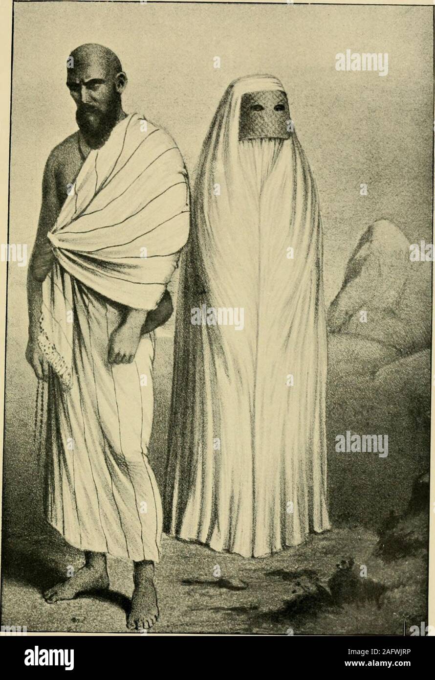 . La spada dell'Islam. edperiod; e (3) il maggiore pellegrinaggio (HajjulAkbar); questo è il solito Hajj portato intoexecution quando il giorno di Arafat (di whichmore anon) cade su un venerdì. Per quanto riguarda il pellegrinaggio minore è solo neces-sario membro che è generalmente limitato ad un journeyto una moschea a circa sei chilometri dalla Mecca, donde,dopo una preghiera, le riparazioni votary al Santo Cityand esegue il Tawaf e sai (da hereafterdescribed); quindi egli rade la sua testa, depone hispilgrims abito (ihram), e il tutto è finito. Questo actof pietà e devozione può essere eseguita a anyseason del ye Foto Stock