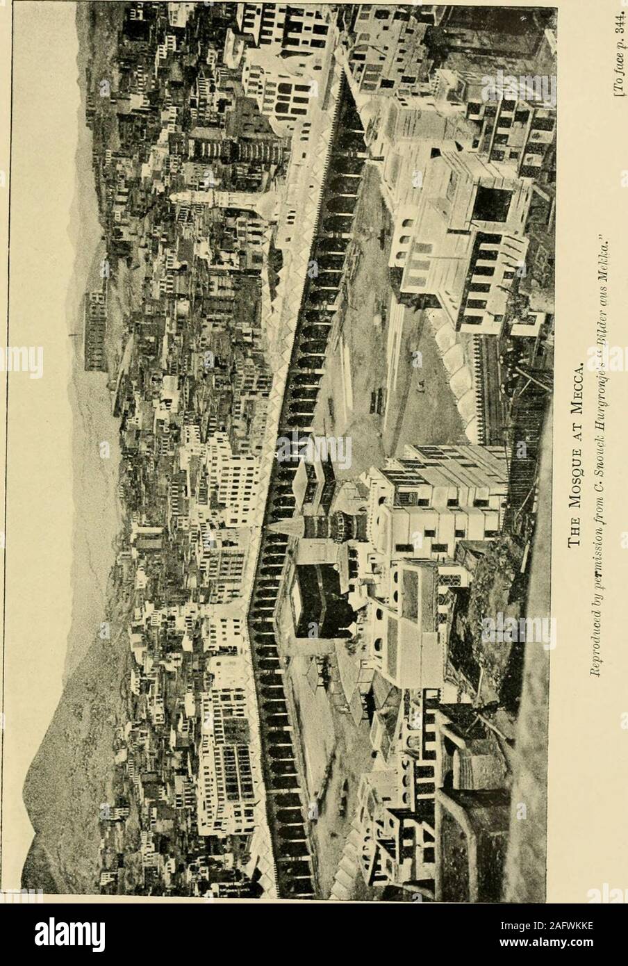 . La spada dell'Islam. Gli Indù vagare in Egitto, Thibet e lacoppia inospitale Caucaso; il classico philosophersvisited Egitto, gli ebrei annualmente accorsi a Gerusalemme,e tartari e mongoli (buddisti) viaggio todistant Lama serais. Lo spirito del pellegrinaggio waspredominant in Europa medievale e la processionsof la Chiesa cattolica romana sono, secondo hervotaries, moderno memoriali della effete rito. Prima di entrare su qualsiasi descrizione del modein che il pellegrinaggio è effettuata, può essere wellto notare alcune questioni incidentali, non solo a loro stessi degni di attenzione Foto Stock