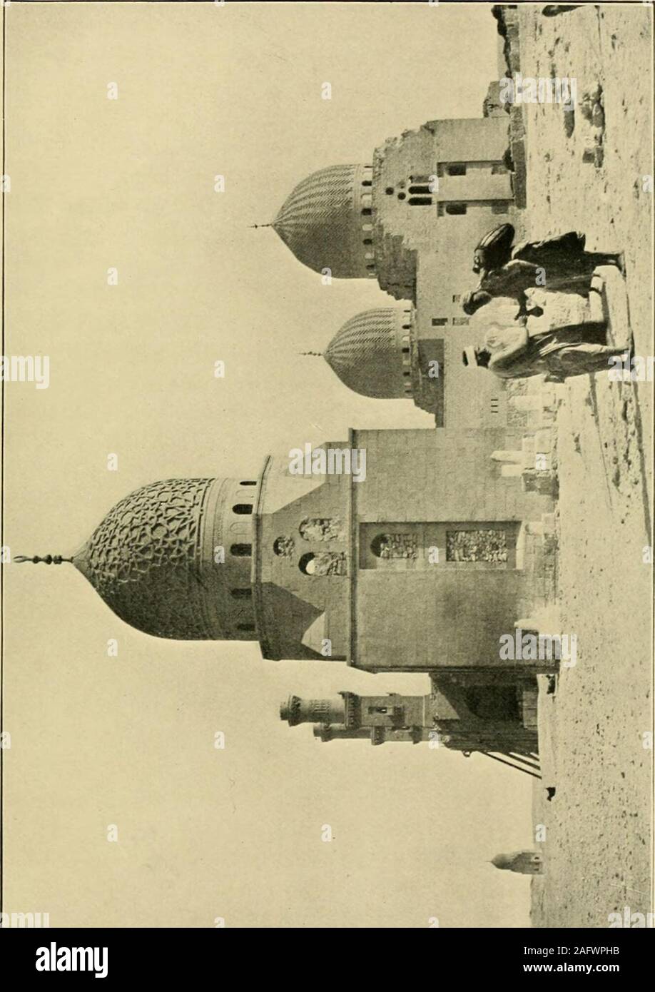 . La spada dell'Islam. orcements abilitato i crociati per rendere anadvance al Cairo; ma questo ha portato alla isolationof diversi distacchi che, separato dal corpo themain dell'esercito, cadde un facile preda di theiractive e sempre vigile avversari. Su burstinginto la città di Mansaura, i crociati erano soonsurrounded da una massa ondeggiante di guerrieri musulmani,che hanno imperversato in ogni direzione. Ma condizione theterrible dei seguaci della Croce wasrendered peggio per gli attacchi di fame e pesti-lence e ere calante mesi dell'anno 1250 hadpassed lontano, verso l'alto di 30.000 laici guerrieri Foto Stock