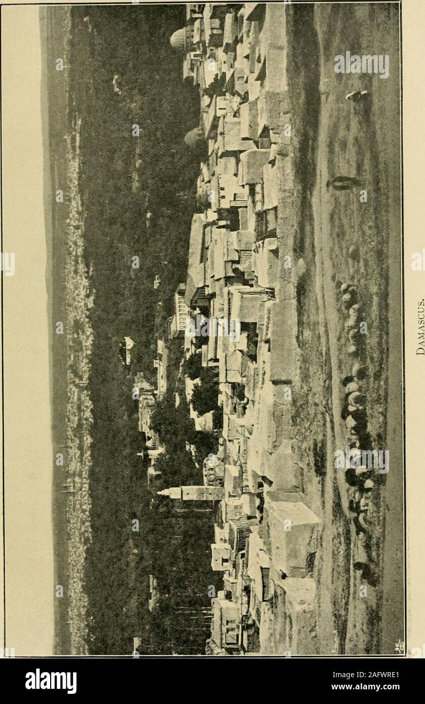 . La spada dell'Islam. che befel saraceni, essi wereemboldened a sally forth e encamp nella pianura.Ma la dea della vittoria, volubile nella sua favom^s,disertato la Bostra standard e i bastioni di thetown ere a lungo dominata in giù su mangledcorpses dei suoi fedeli cittadini. Una religione di peacecould ill contendersi con un credo in cui combattere wasan articolo di fede ; la croce del cristianesimo aveva beenvanquished dal mezzaluna di Islam. Ancora la gente,anche se sconfitti, non erano umiliati; ma il perfidyof il governatore, Romanus per nome, completato whatthe zelo di Khalid e il suo soldato Foto Stock