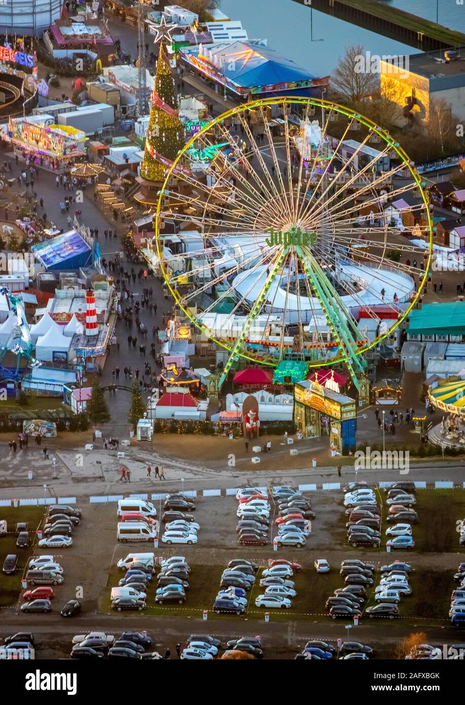 Vista aerea del Cranger la magia del Natale, Herne mercatino di Natale, mobile albero di Natale, ruota panoramica Ferris, Crange, Herne, la zona della Ruhr, Nord Rhine-Westpha Foto Stock
