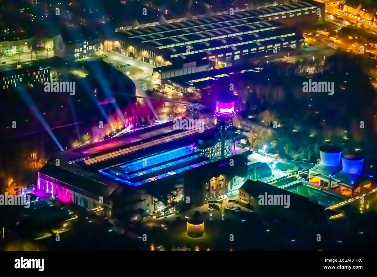 Foto aerea, illuminato, illuminato secolo hall, celebrazione di 1LIVE, premio della 1Live corona, volo notturno su Bochum, Bochum, Ruhrgebiet, Ger Foto Stock