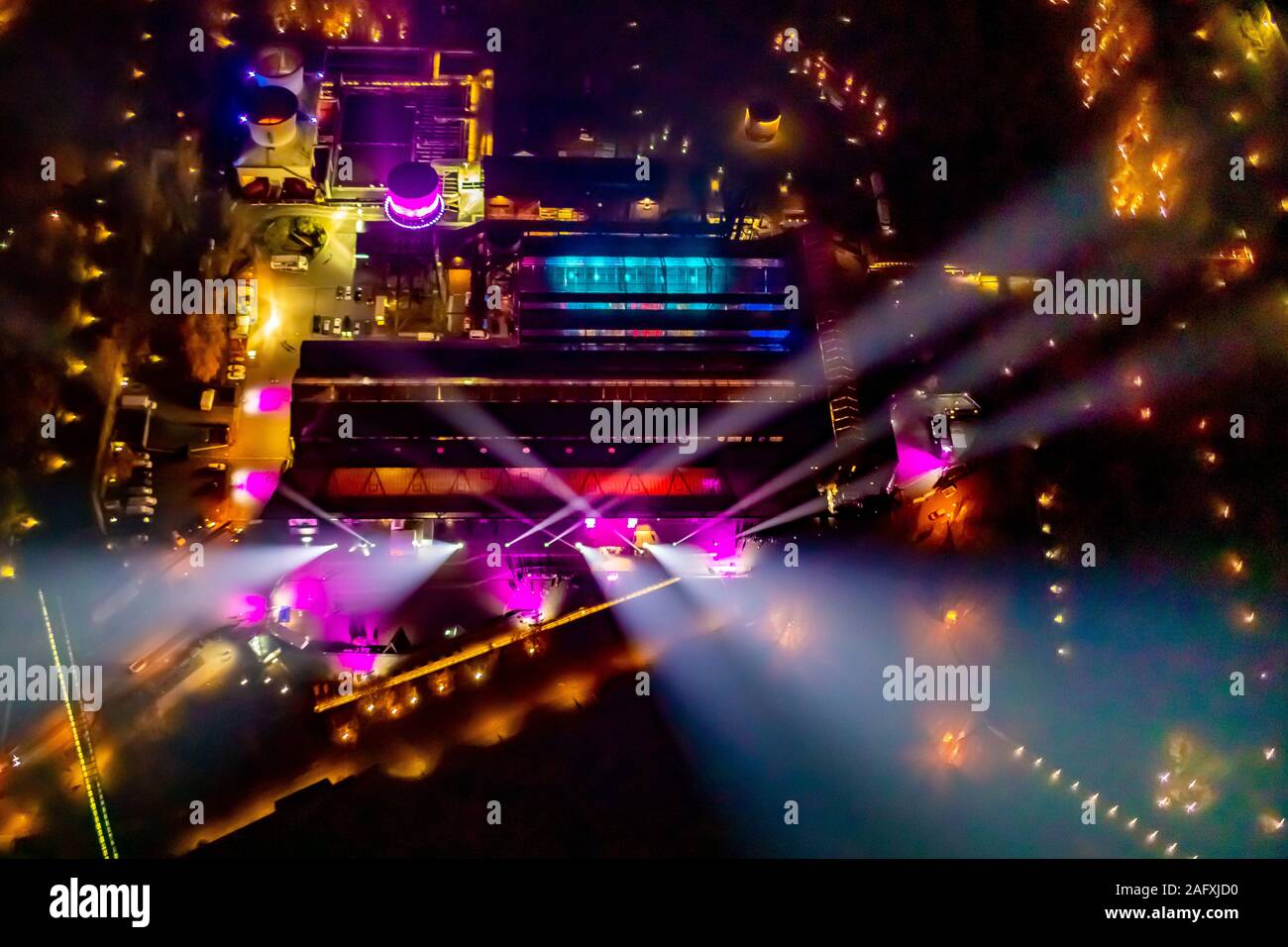 Foto aerea, illuminato, illuminato secolo hall, celebrazione di 1LIVE, premio della 1Live corona, volo notturno su Bochum, Bochum, Ruhrgebiet, Ger Foto Stock