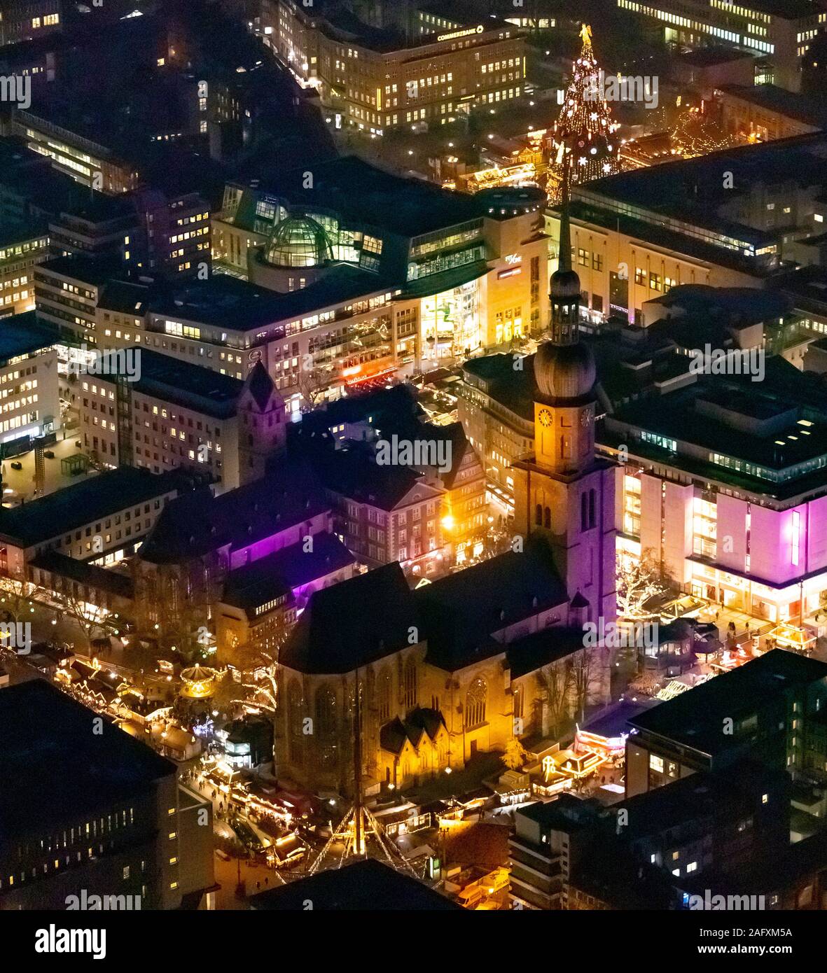 Foto aerea, mercato di Natale di Dortmund tra Reinoldikirche e Hansamarkt, albero di Natale più grande del mondo, Dortmund, la zona della Ruhr, Renania settentrionale-W Foto Stock