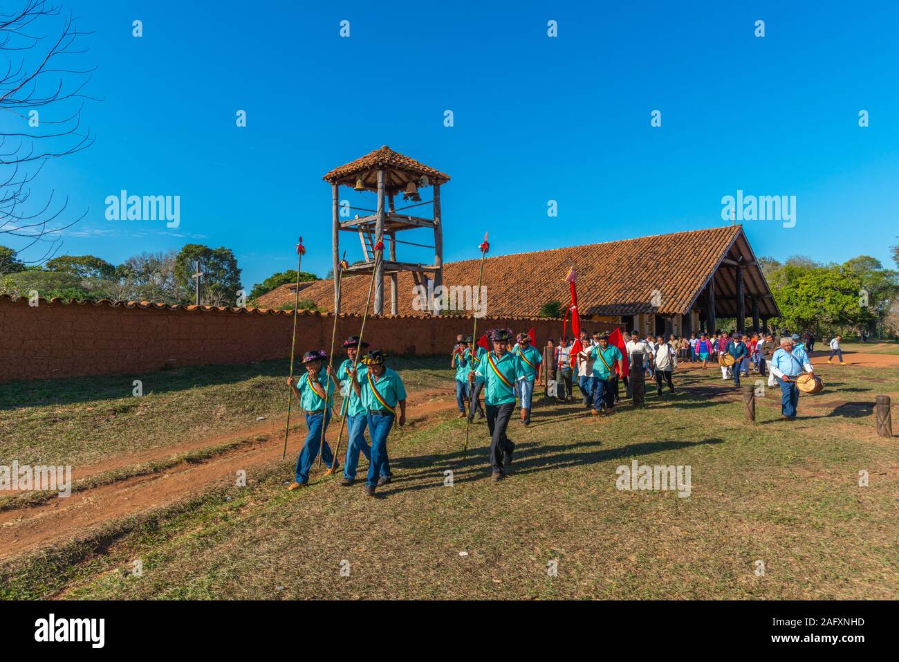 Feria o processione religiosa presso la missione gesuita di Santa Ana, Circuito dei Gesuiti, pianura orientale, Bolivia, America Latina Foto Stock