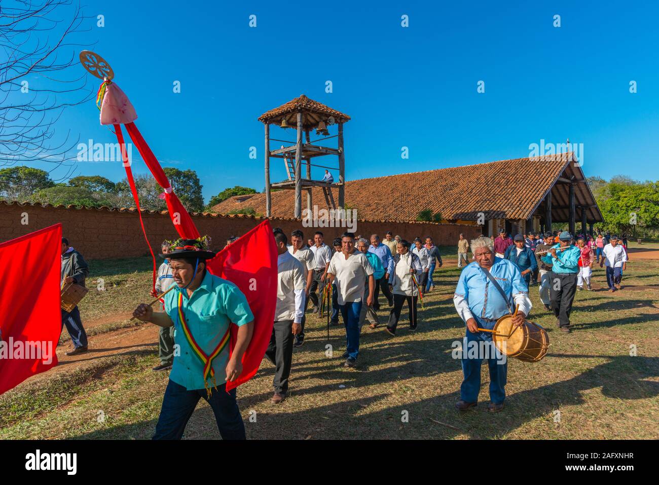 Feria o processione religiosa presso la missione gesuita di Santa Ana, Circuito dei Gesuiti, pianura orientale, Bolivia, America Latina Foto Stock