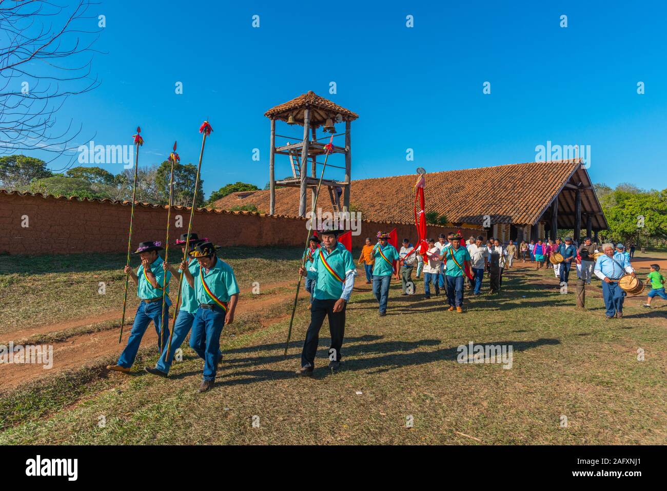 Feria o processione religiosa presso la missione gesuita di Santa Ana, Circuito dei Gesuiti, pianura orientale, Bolivia, America Latina Foto Stock