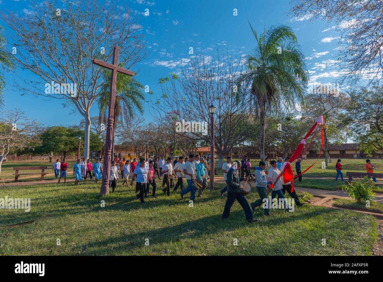 Feria o processione religiosa presso la missione gesuita di Santa Ana, Circuito dei Gesuiti, pianura orientale, Bolivia, America Latina Foto Stock