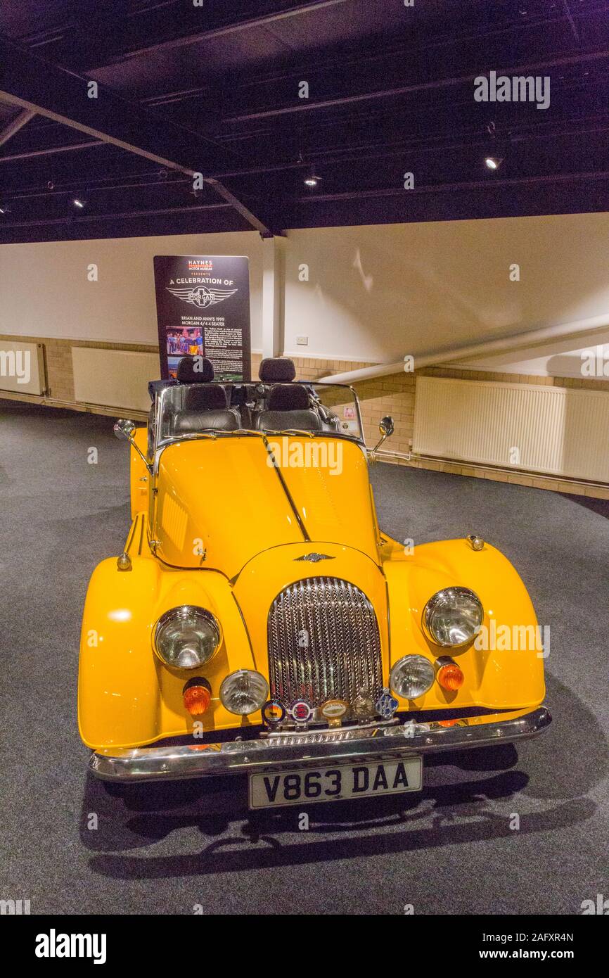 Un 1999 Morgan 4/4 4 posti nella celebrazione di Morgan mostra presso la Haynes International Motor Museum, Sparkford, Somerset, Regno Unito Foto Stock