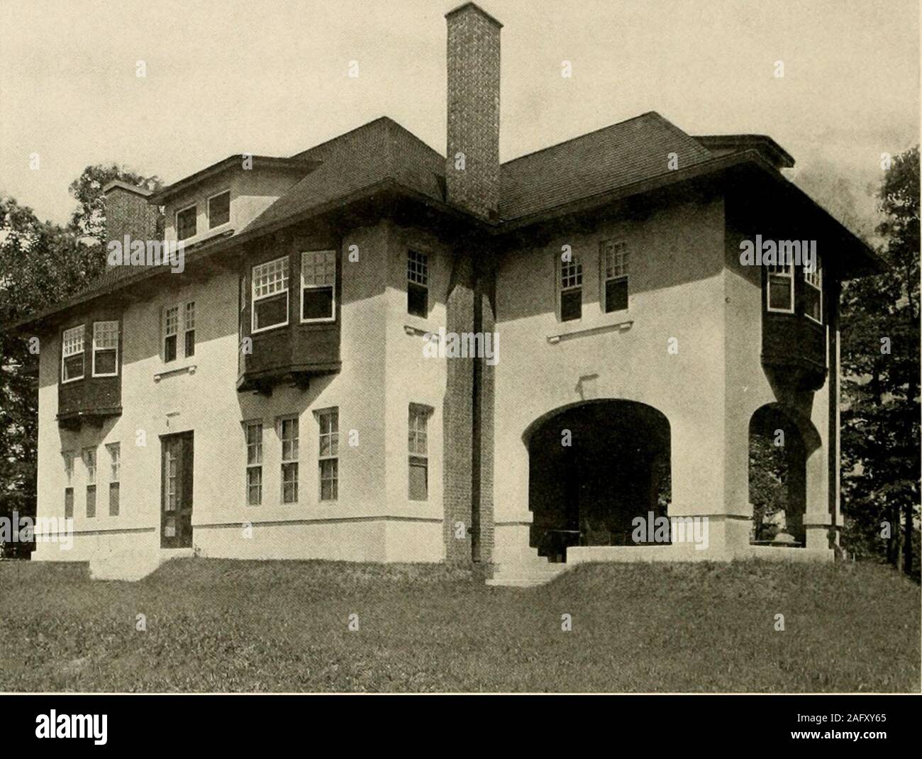 . Antincendio costruzione di case e di altri edifici a costo moderato. Residence Porto di Chester, New York. Harry F. Mertz, porto di Chester, proprietario e Designer. Questo è un completamente ignifugo in tutta la casa, le pareti, i pavimenti e le partizioni in corso di con-structed di Pignatta e il tetto essendo anche piastrella. Le pareti sono di 8 pollici Natco pignatta, thefloors di 6 pollici di piastrella e le partizioni di 3 e 4 pollici di piastrella. Le pareti non sono né pelo norwaterproofed e sono coperti di bianco rinzaffo di stucco. Le basi sono in pietra. Misure Thehouse 30 ft. da 33 ft. e contiene 11 camere e 1 bat Foto Stock