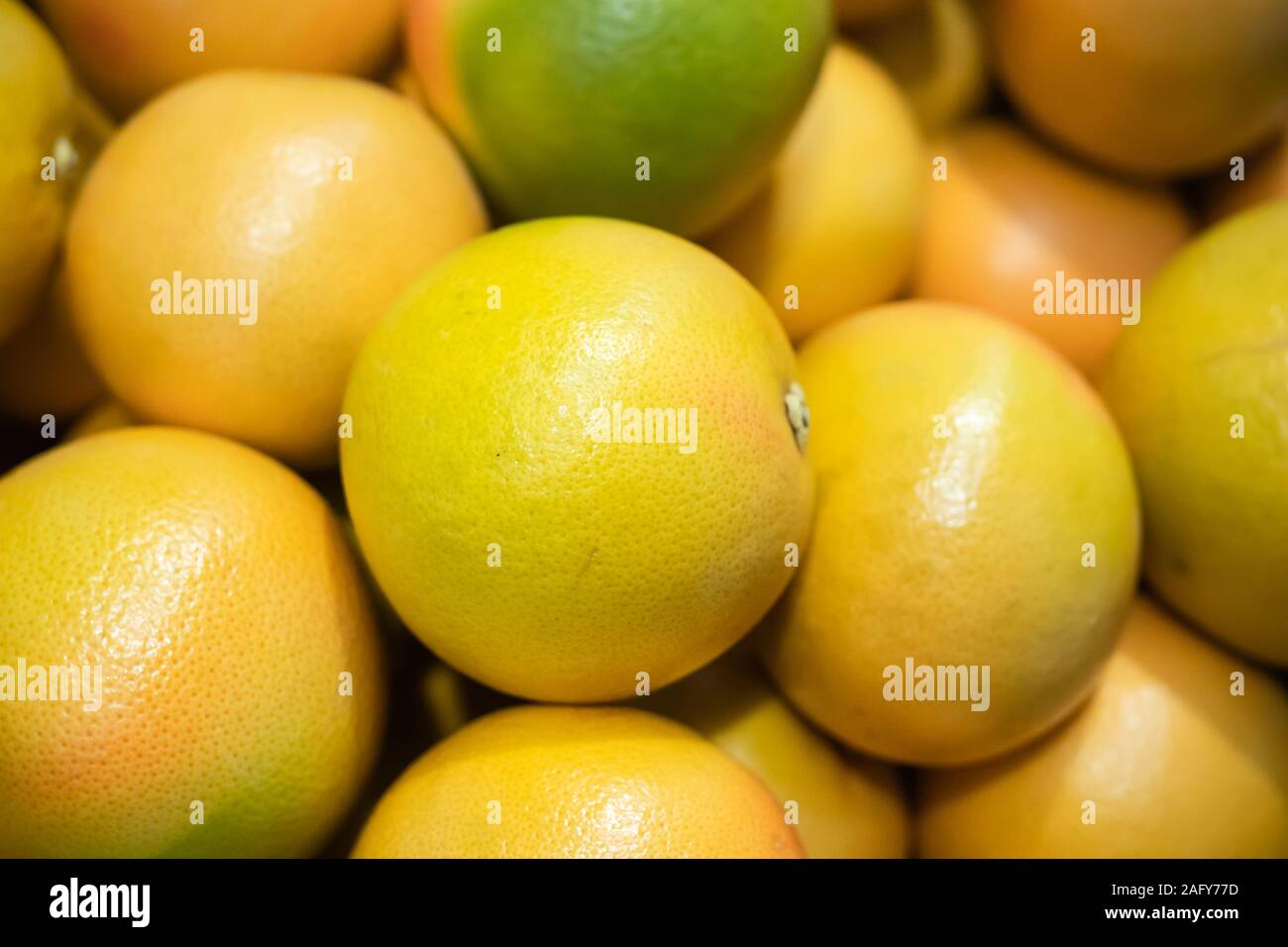 Un mucchio di arance fresche. Foto Stock