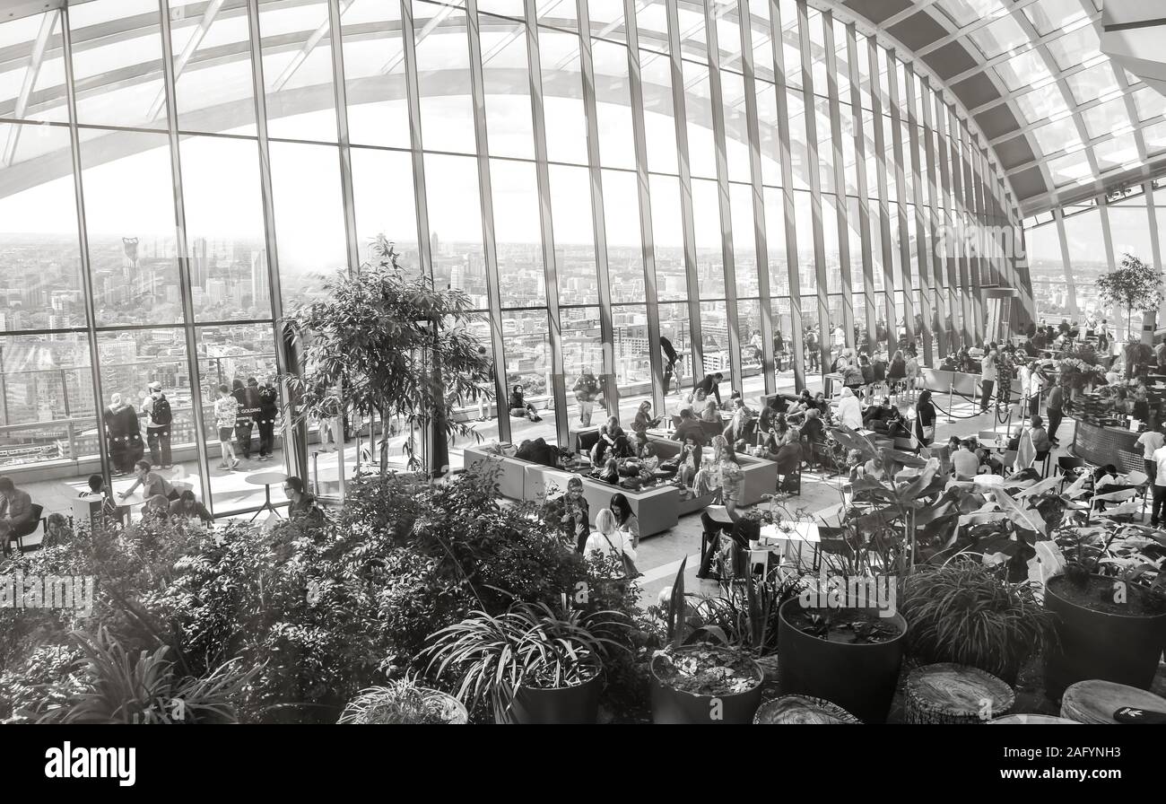 Agosto 20, 2019 - Londra, Regno Unito. Sky Garden è una spettacolare galleria di visualizzazione nella parte superiore del walkie talkie edificio, che si affaccia su Londra Foto Stock