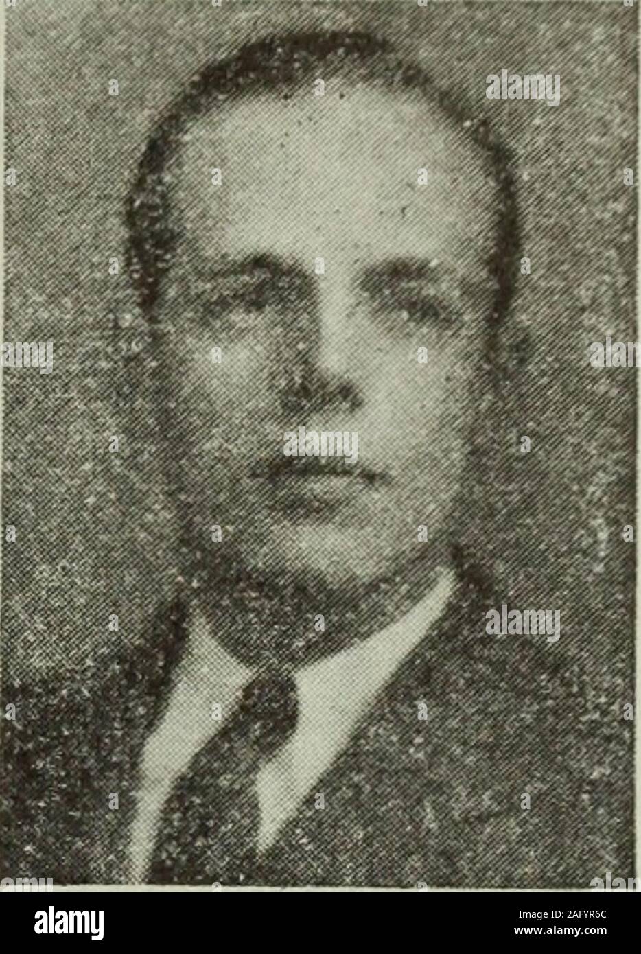 . Il Palm di alfa Tau Omega. LAMBDA Cincinnati Cincinnati, Ohio.-Andy Douda è stato rieletto W. M. e altri ufficiali erano electedas segue: svedese Jensen, W. C; JohnWestenhoff, W. K. E.; Paolo Paliguin, W. K.A.; Francesco Shannon, W. Sc; Charles Jor-DAN, W. U.; Bill Oeh, W. inviato; e EdKline, P. R. a causa del disastro il capitolo wassomewhat disabilitato. Molti dei brothersactively participatedin la Croce Rossa re-lief lavoro. Henry Pinkvoss, asenior, era presidente recentlynamed ofCo-op giorno un highhonor in questo campus.Lui è uno dei nostri uomini mostactive ed essere-anela a fodero andBlade e A K 2, b Foto Stock