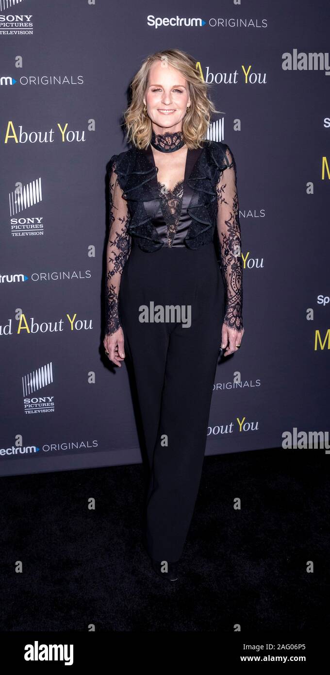 New York, NY, Stati Uniti d'America - 16 dicembre 2019: Helen Hunt assiste il "pazzo circa voi" red carpet evento al Rainbow Room al Rockefeller Center, Manhattan Foto Stock