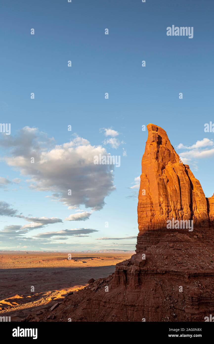 Pinnacoli di arenaria (parte di Spearhead Mesa) da artista del punto si affacciano, Monument Valley, Arizona/Utah Foto Stock