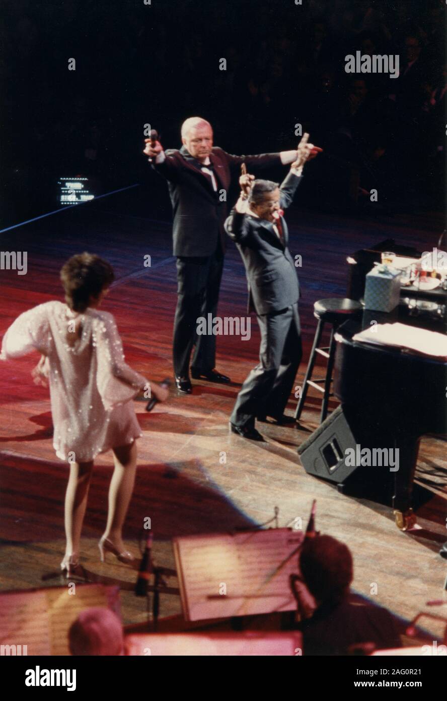 Frank Sinatra, Sammy Davis Jr, Liza Minnelli, Royal Albert Hall di Londra 1989. In aprile 1989, tre delle più grandi icone della musica popolare americana, Frank Sinatra, Liza Minnelli e Sammy Davis Jr, sono venuti insieme a Frank, Liza e Sammy: l'ultimo evento. Foto Stock