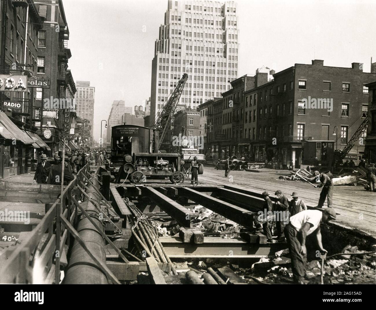 Nei primi anni del XX secolo vintage premere fotografia - costruzione della metropolitana lungo la 8th Avenue , New York Foto Stock