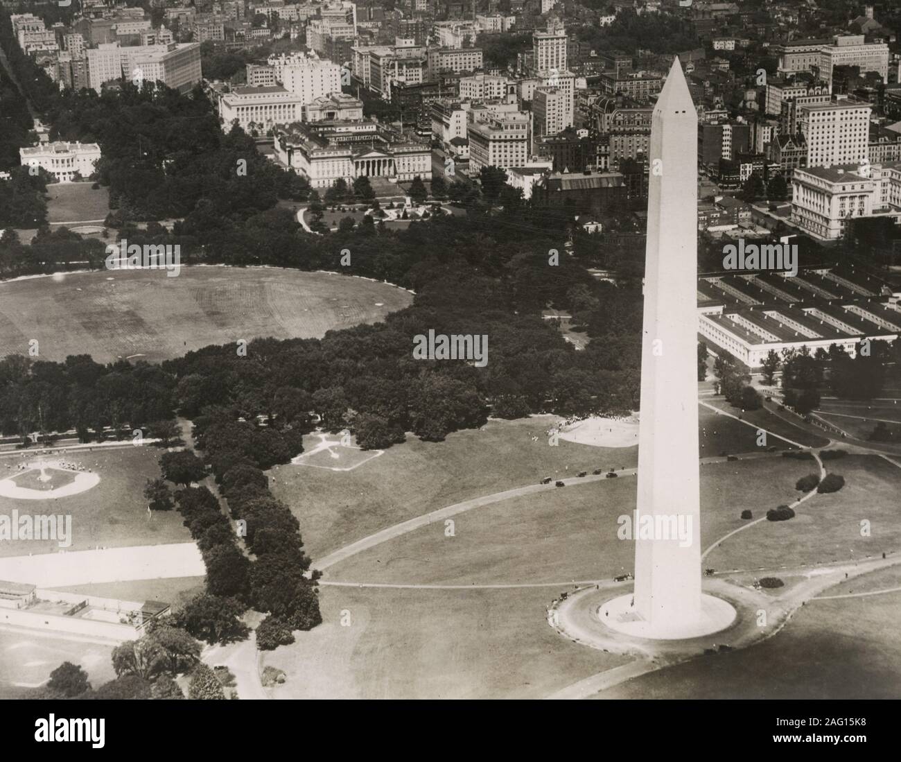 Nei primi anni del XX secolo vintage premere fotografia - una vista del Washington memorial, preso dall'aria in 1920 Foto Stock