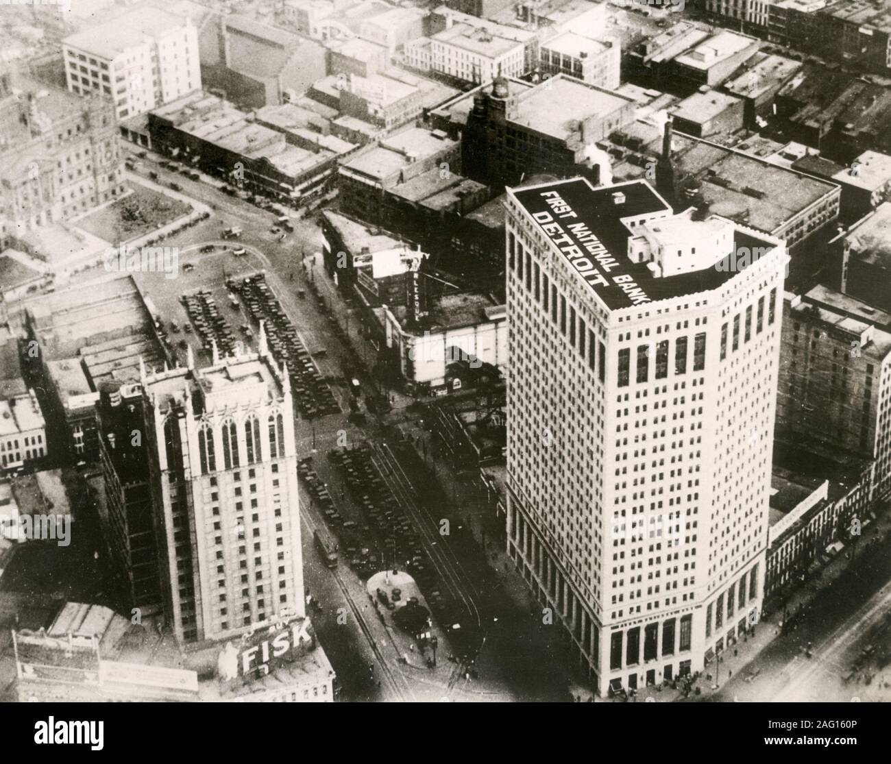 Nei primi anni del XX secolo vintage premere fotografia - prima banca nazionale e la vista aerea di Detroit Foto Stock
