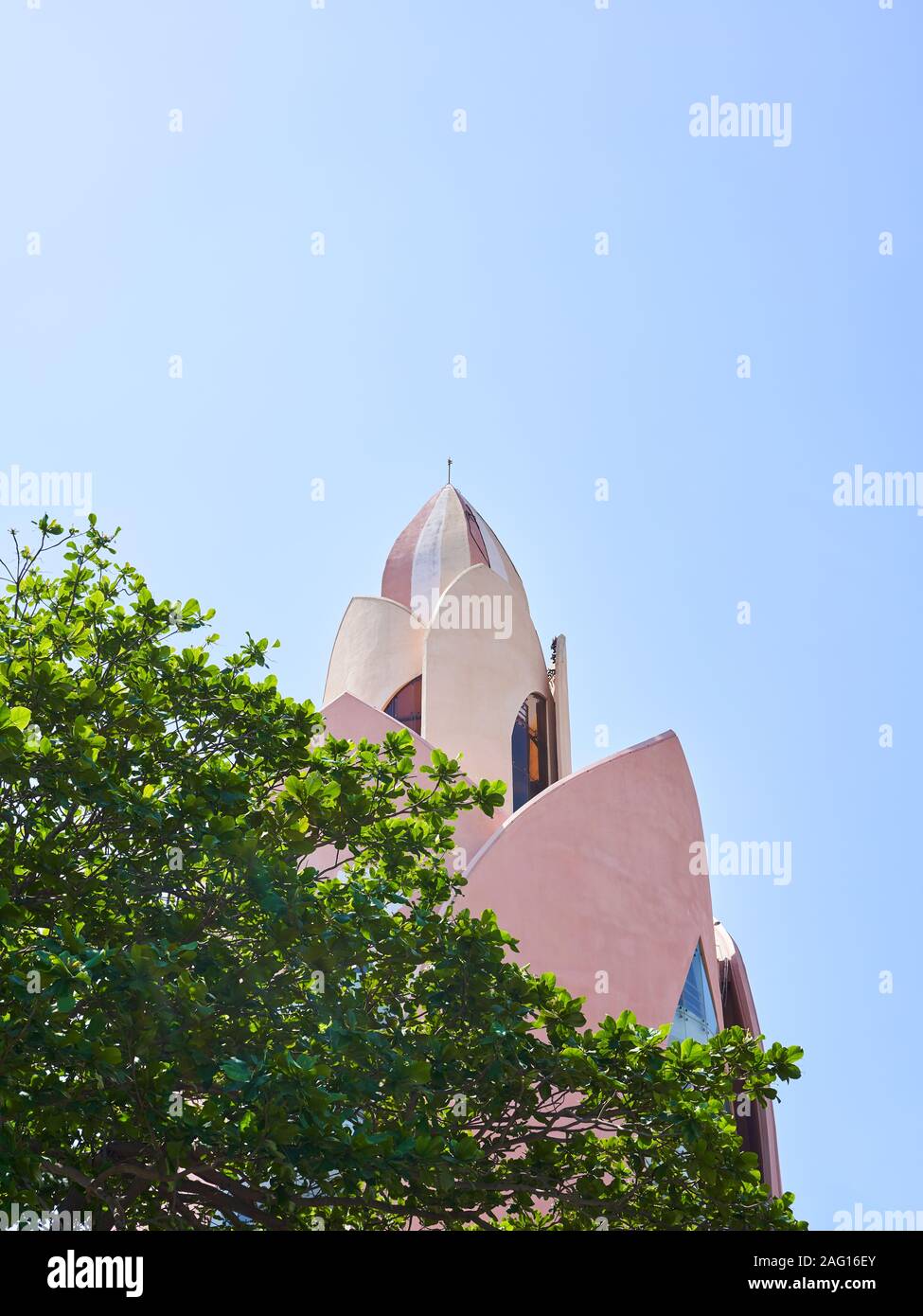 Torre incenso, un iconico edificio sul fronte spiaggia di Nha Trang Foto Stock