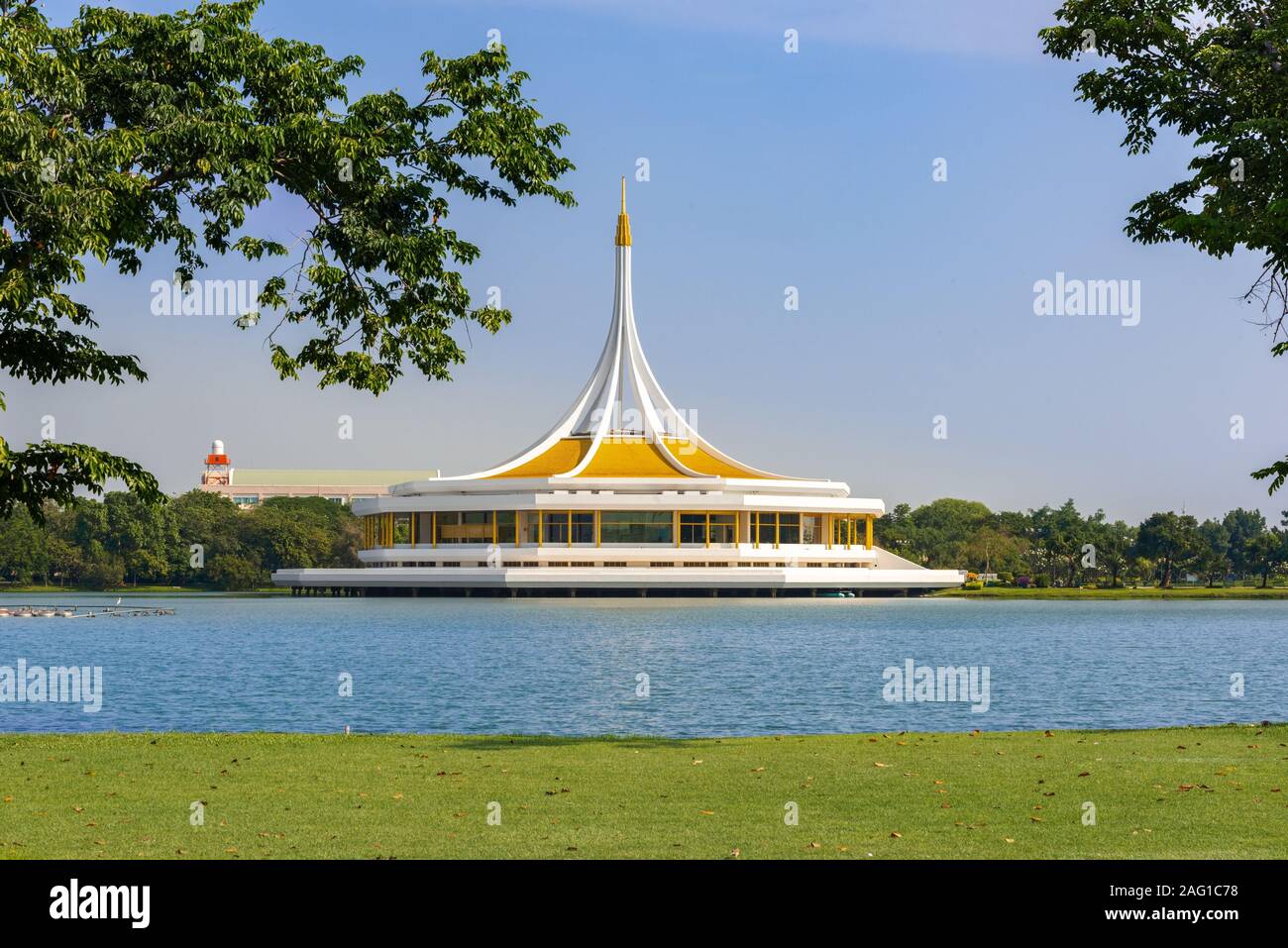Hall Ratchamongkhon Suan Luang Rama 9 Park e il giardino botanico è il più  grande di Bangkok in Thailandia Foto stock - Alamy