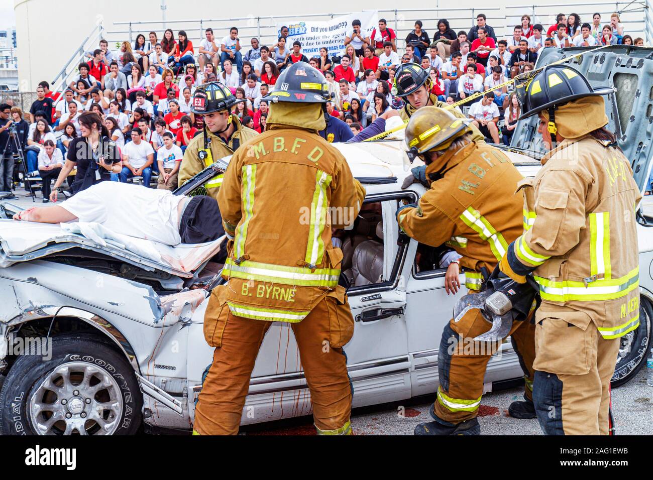 Miami Beach Florida,High School,Cheat the Reaper,DUI simulato incidente automobilistico,bere bevande bere,guida,promteen,teenager teenager teenagers,stu Foto Stock