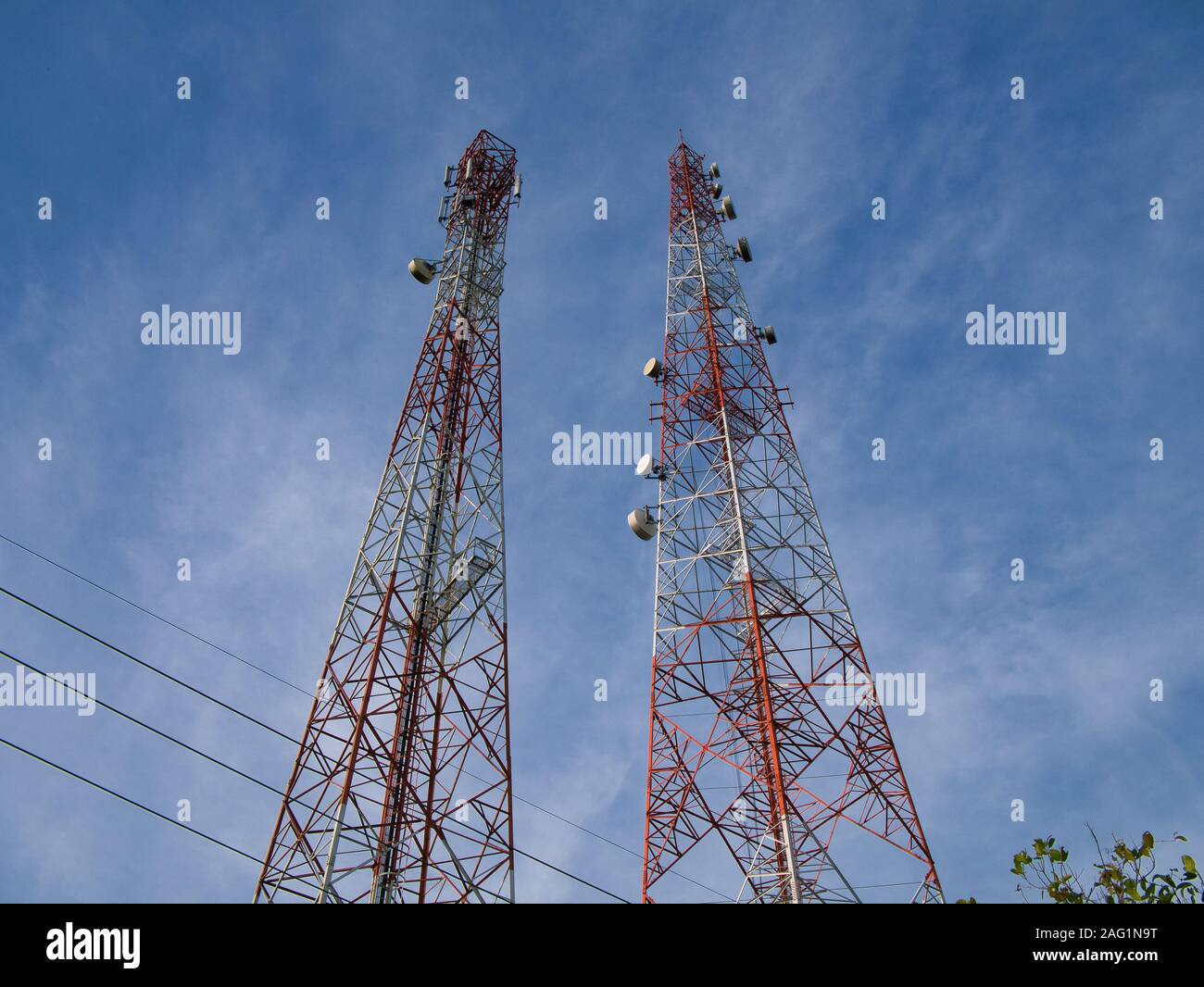 Torri di comunicazione sulla Highway 48 nelle zone rurali di Koh Kong Provincia in Cambogia Foto Stock