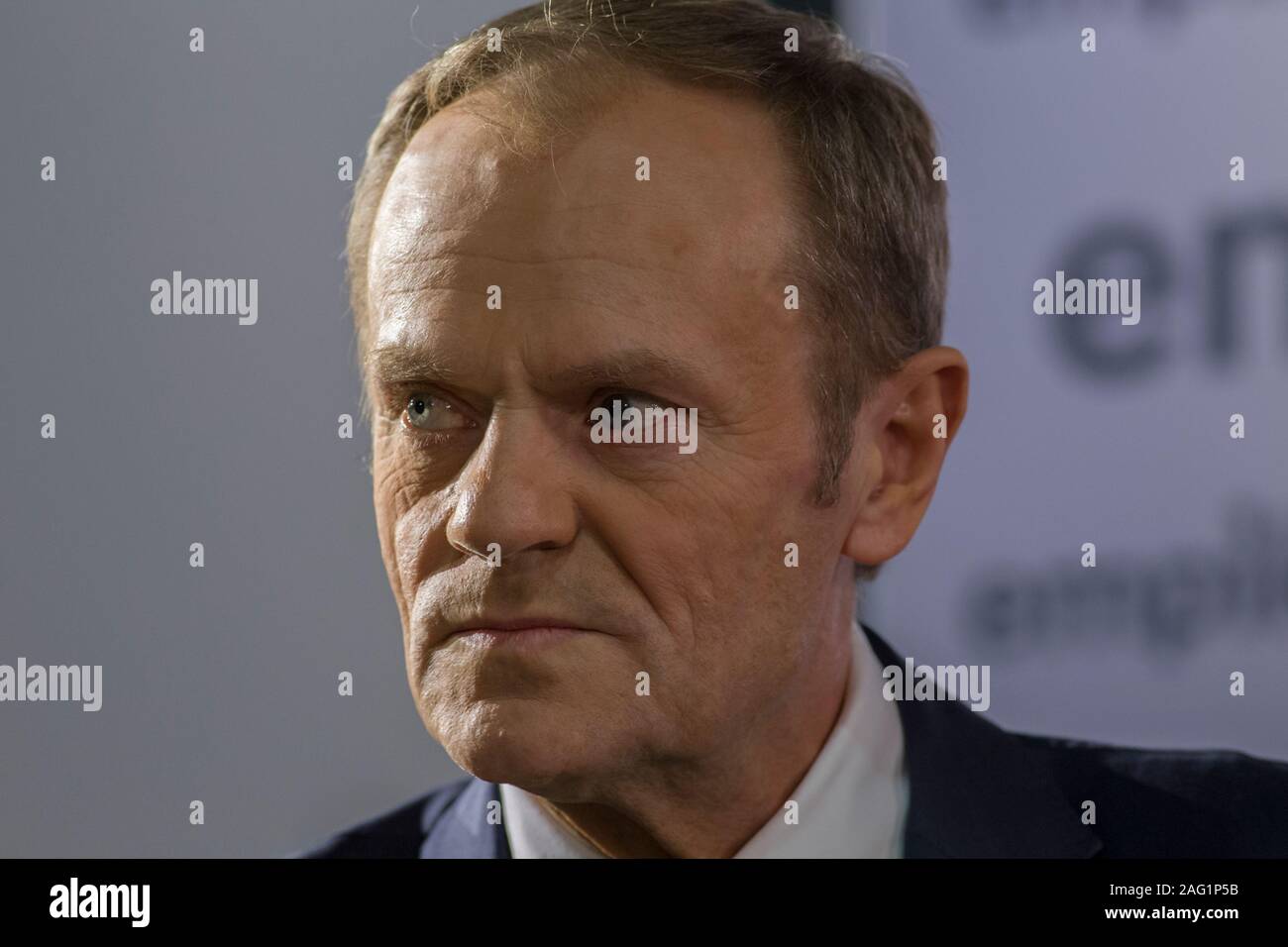 Wroclaw, Polonia. Xvii Dec, 2019. Wroclaw, Polonia. Dicembre 17th, 2019. Donald Tusk, presidente del Partito popolare europeo ed ex presidente del Consiglio europeo promuove il suo libro in Empik Renoma a Wroclaw in Polonia. Nella foto: Donald Tusk Credito: Piotr Zajac/Alamy Live News Foto Stock