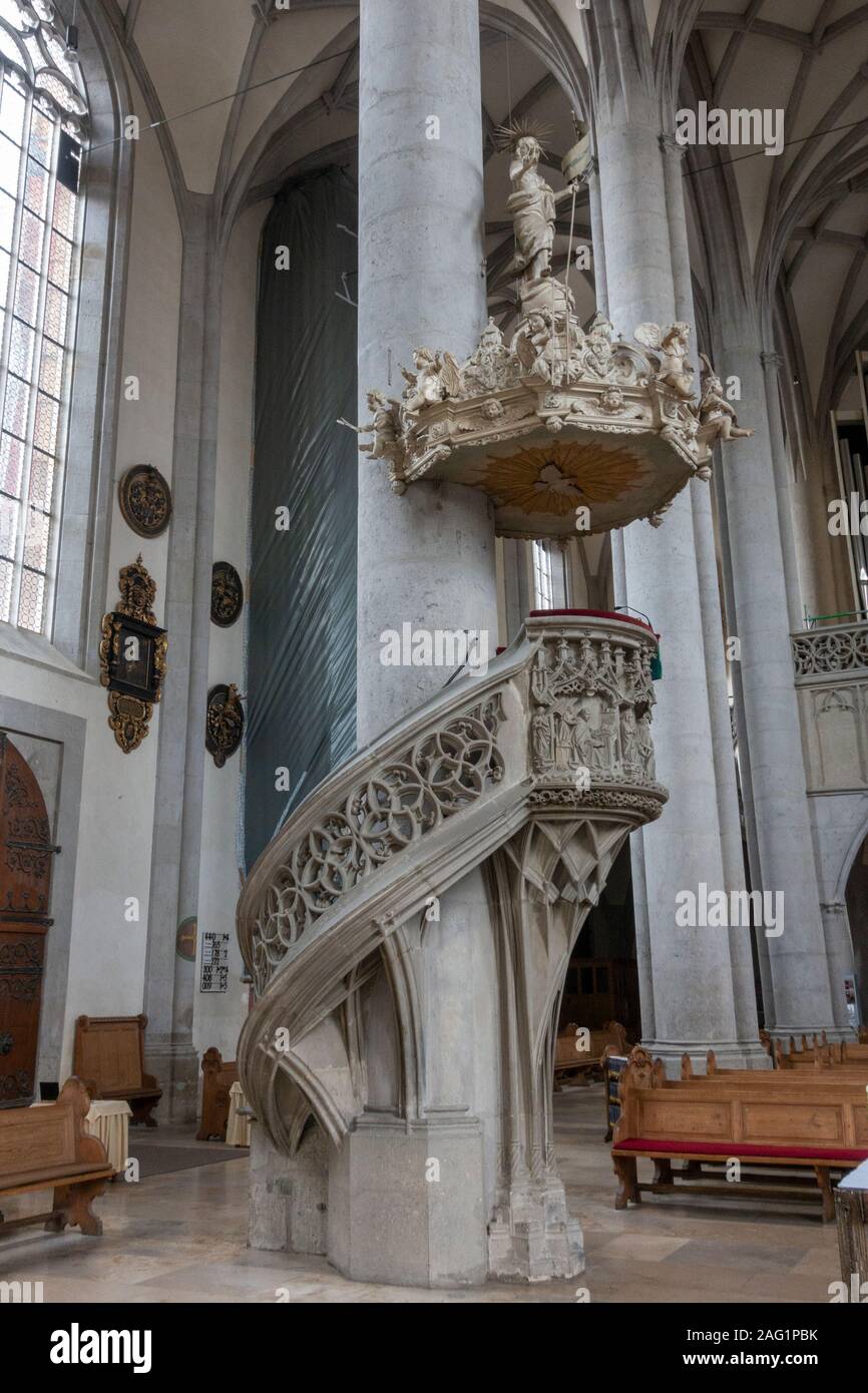 Pulpito All'Interno Di St. Georg (St.-Georgs-Kirche) Nördlingen, Distretto Di Donau-Ries, Svevia, Baviera, Germania. Foto Stock