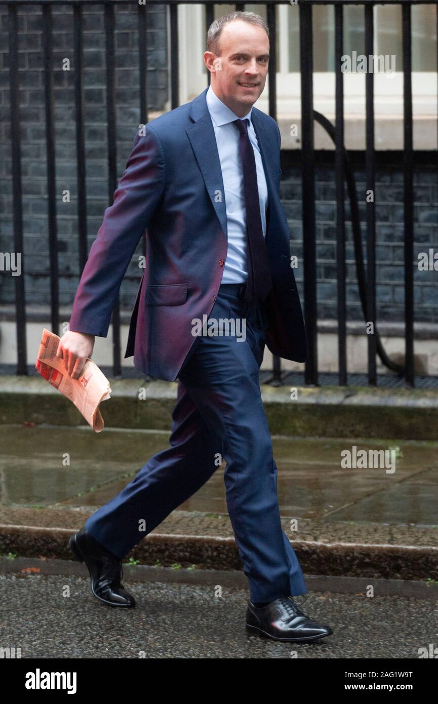 Londra, Gran Bretagna. Xvii Dec, 2019. Segretario degli esteri britannico Dominic Raab arriva a partecipare a una riunione del gabinetto al 10 di Downing Street a Londra, in Gran Bretagna, a Dic. 17, 2019. Primo Ministro britannico Boris Johnson si è tenuta la prima riunione del gabinetto martedì dopo aver vinto la settimana scorsa il generale elezione. Credito: Ray codolo/Xinhua/Alamy Live News Foto Stock