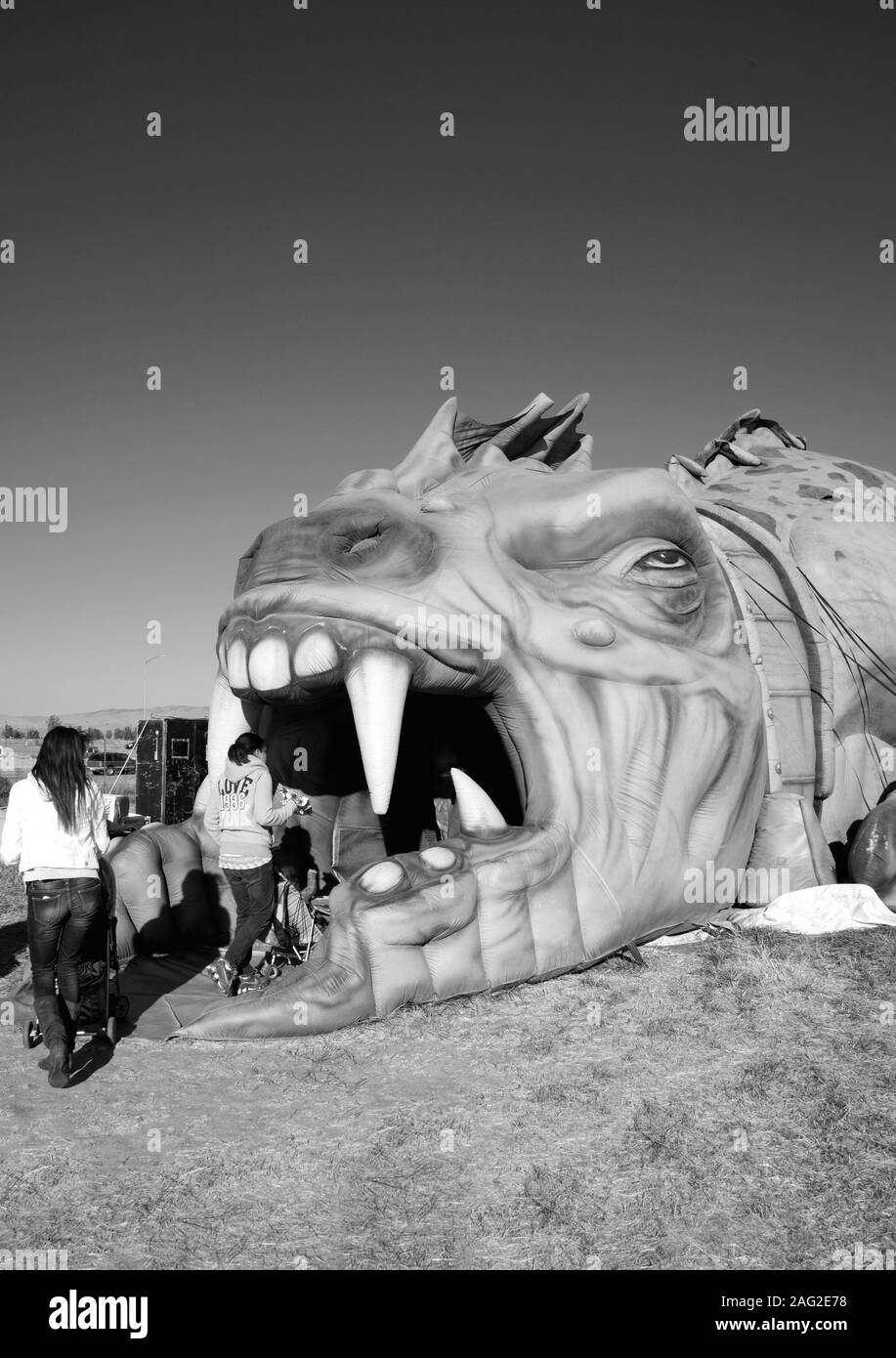 Procedura dettagliata gigante monster divertimento alla fiera di Halloween, 2013. Foto Stock