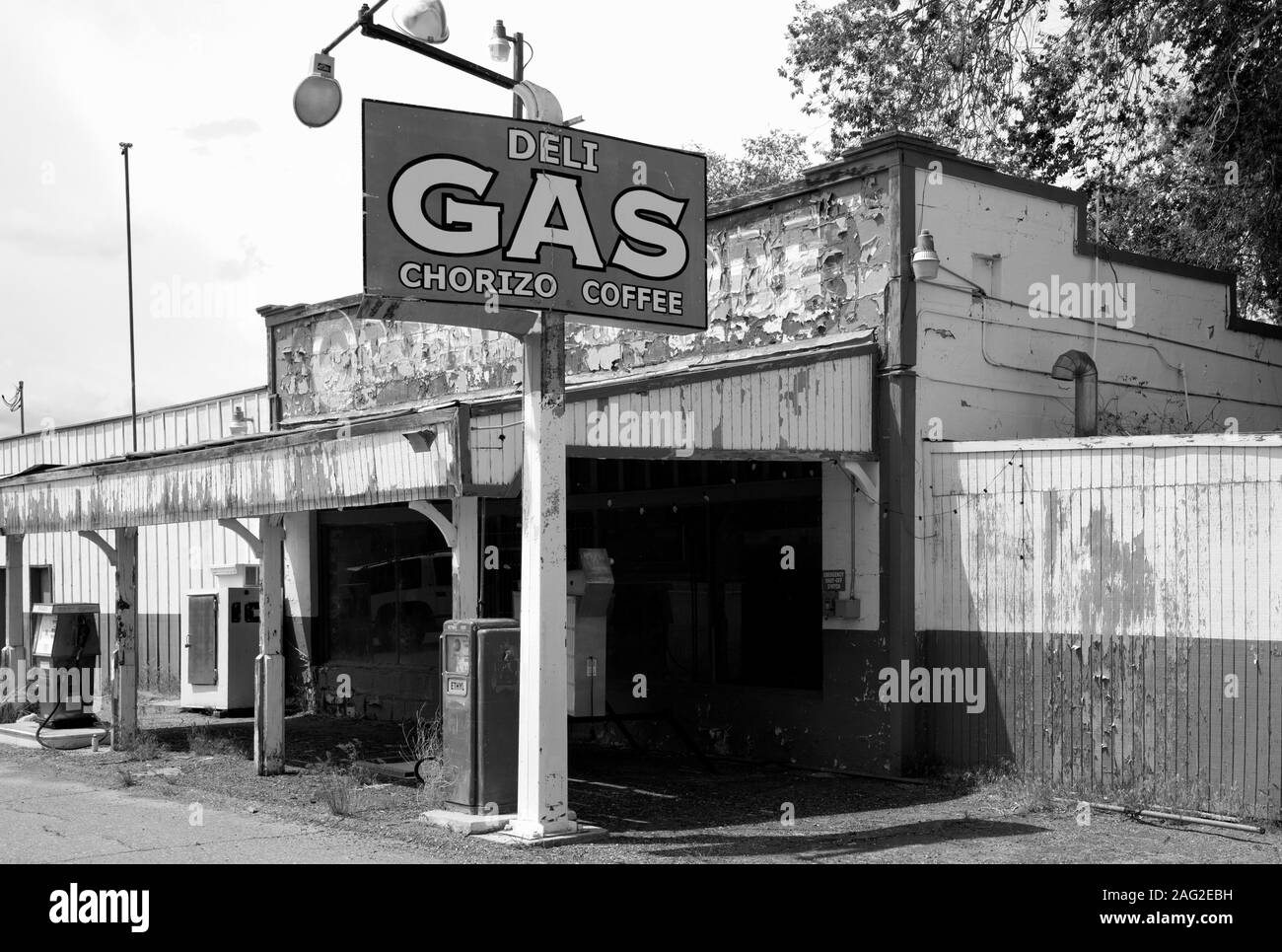 Abbandonata la stazione di gas nel deserto USA, 2014 Foto Stock