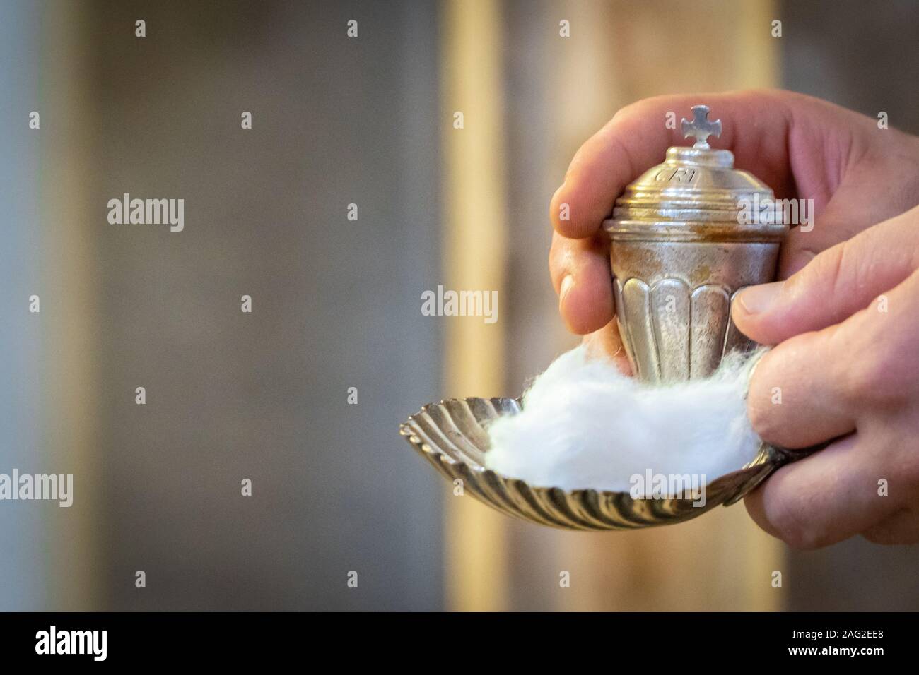 L'olio santo jar per il battesimo o per i malati, Gesù, Dio, Cristo Foto Stock