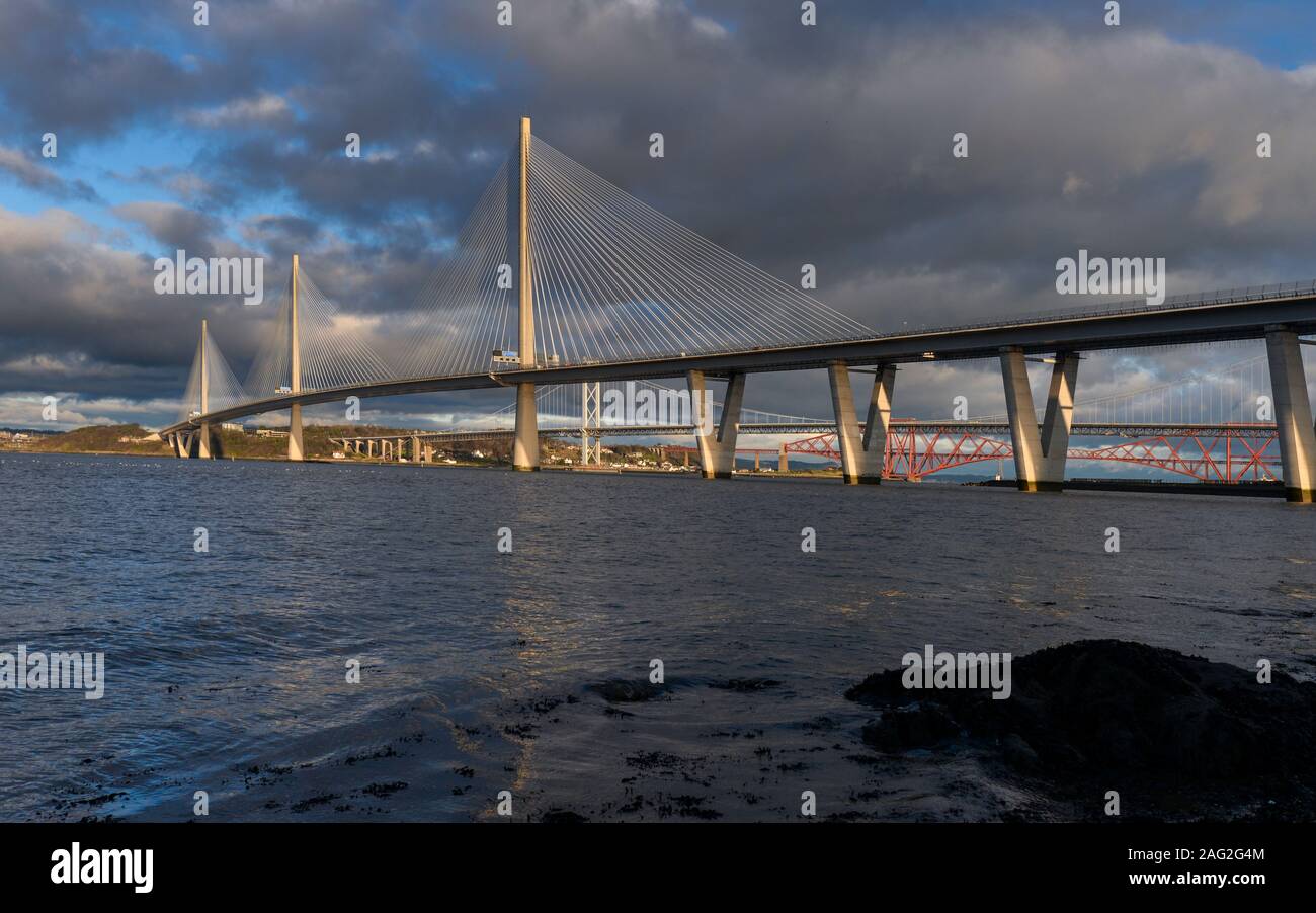 Il nuovo Queensferry attraversando il quale attraversa il Firth of Forth tra South Queensferry e North Queensferry aperto al traffico il 30 agosto 2017 Foto Stock