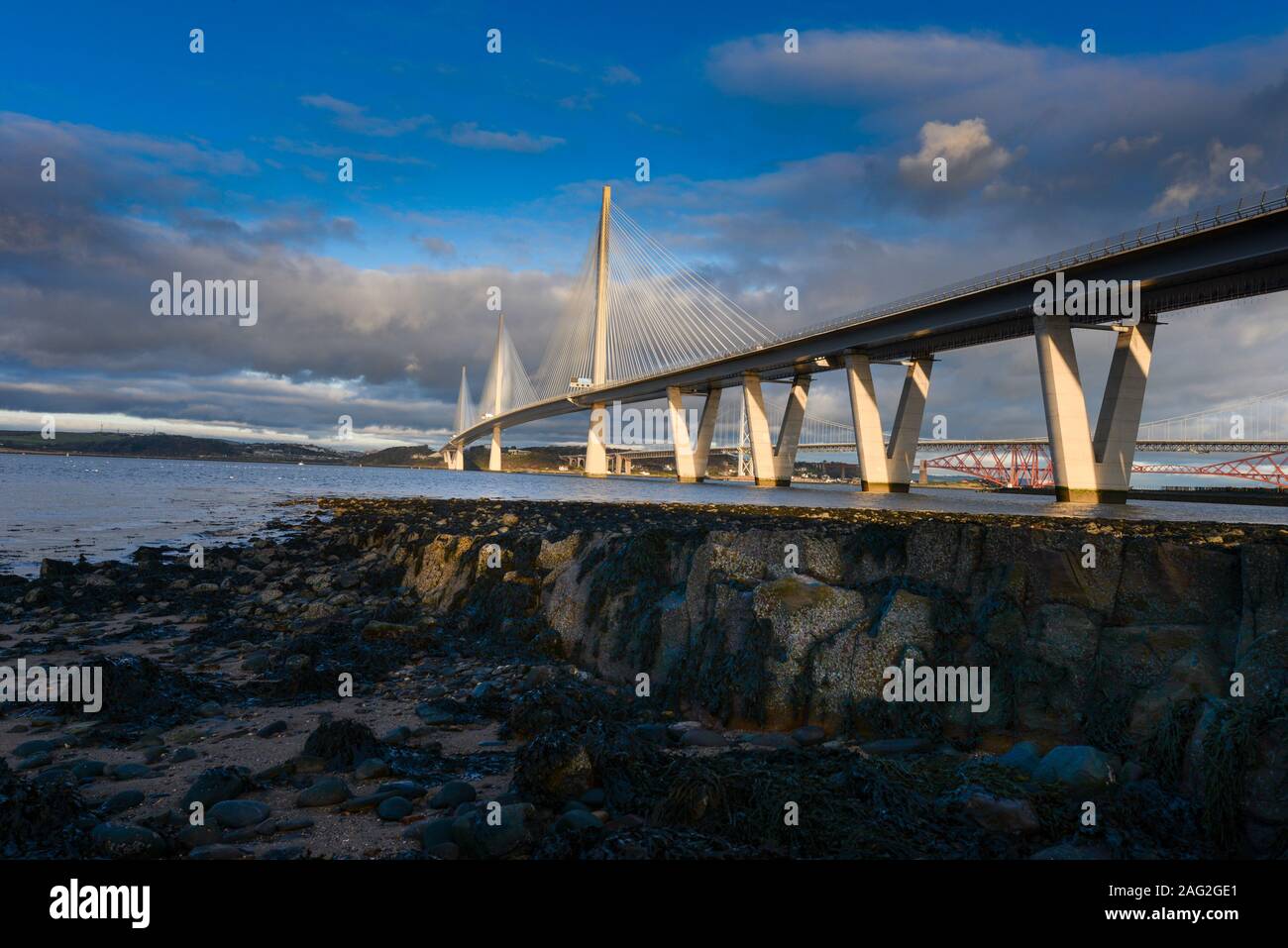 Il nuovo Queensferry attraversando il quale attraversa il Firth of Forth tra South Queensferry e North Queensferry aperto al traffico il 30 agosto 2017 Foto Stock