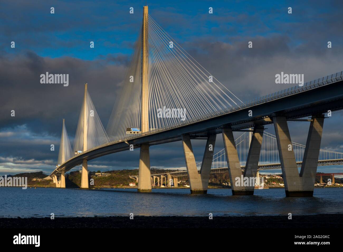 Il nuovo Queensferry attraversando il quale attraversa il Firth of Forth tra South Queensferry e North Queensferry aperto al traffico il 30 agosto 2017 Foto Stock